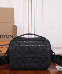 LV高仿黑色Monogram壓紋男士小型相機包