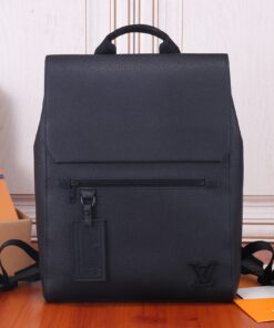 LV高仿黑色素面翻蓋後背包 男士通勤旅行包
