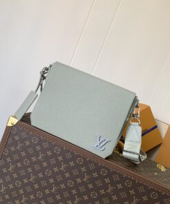 LV高仿灰色郵差包男款 百搭輕奢質感通勤包