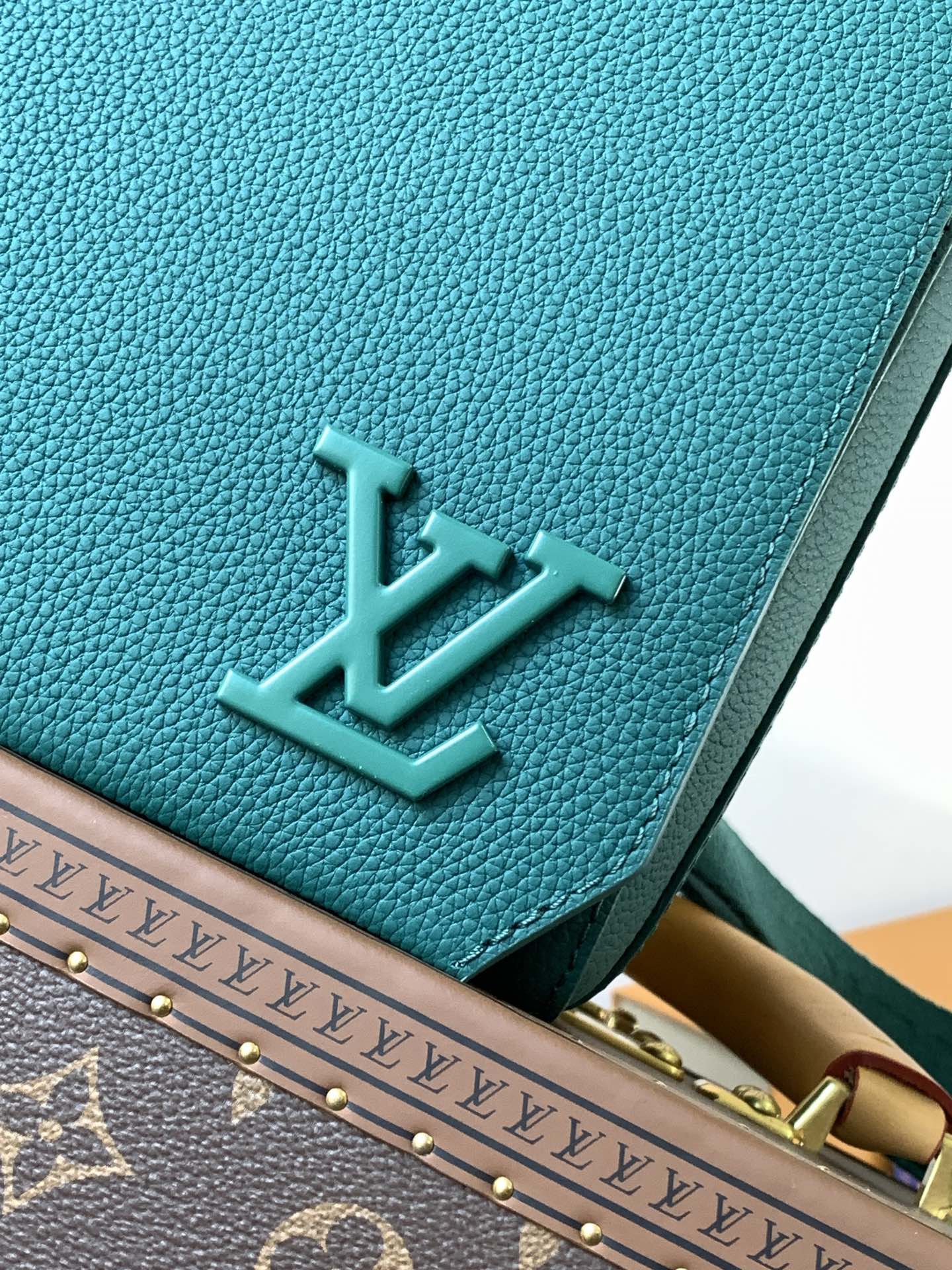 LV高仿綠色郵差包男款 原單等級斜背側背包｜歐美奢侈品精品推薦