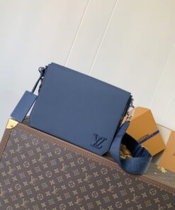 LV藍色高仿郵差包男款 頂級原單一比一斜背包