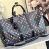 LV多彩Monogram Keepall旅行袋 高仿男用斜背大容量手提包｜歐美奢侈品精品推薦