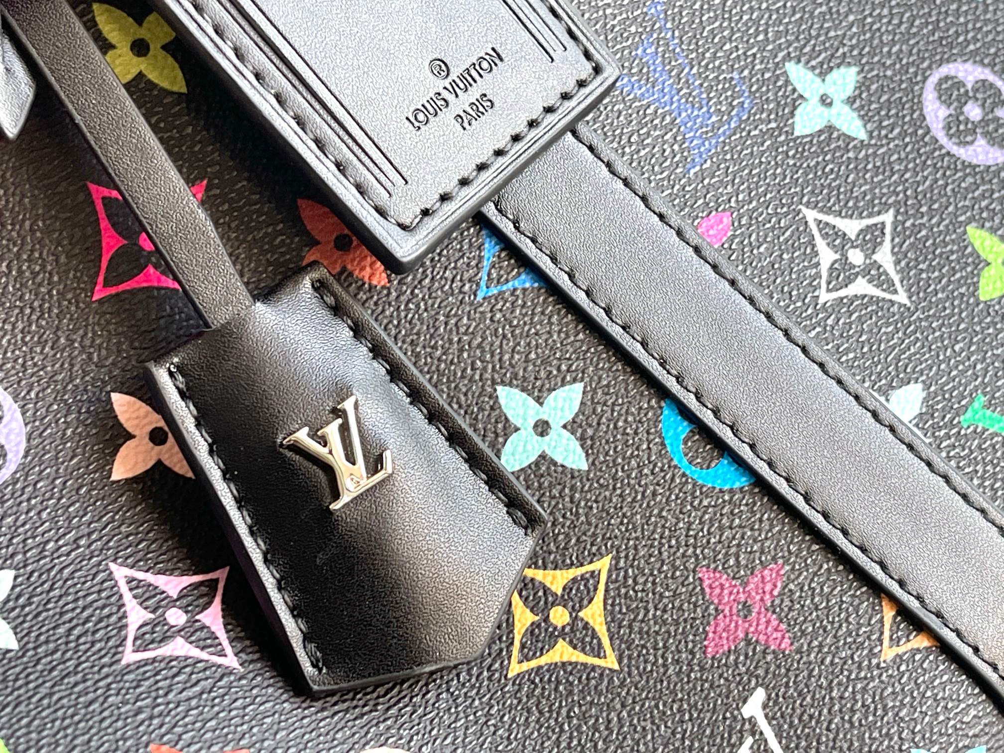 LV多彩Monogram Keepall旅行袋 高仿男用斜背大容量手提包｜歐美奢侈品精品推薦