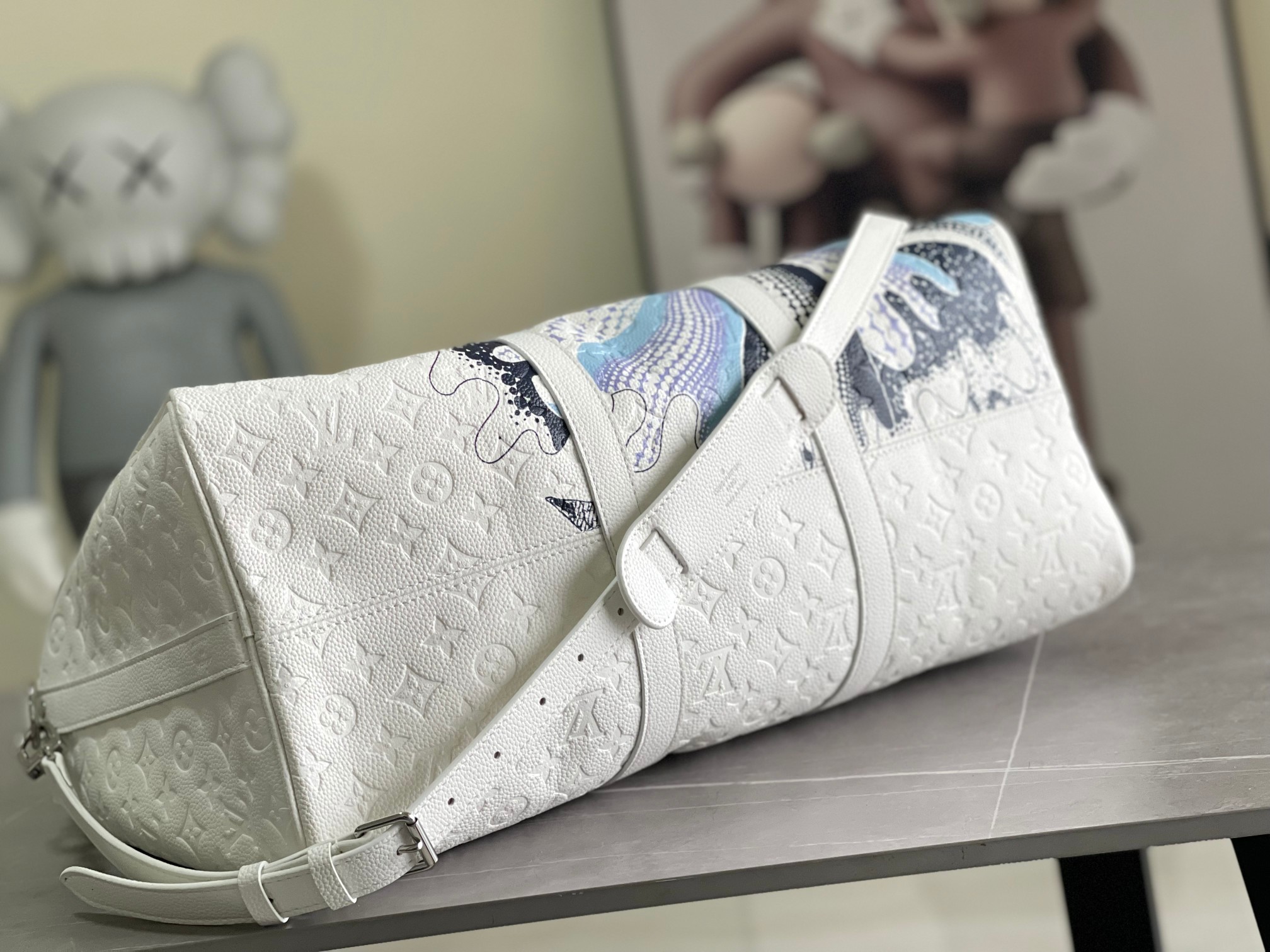 LV白色藍花Keepall旅行袋 高仿一比一壓紋原單精品｜歐美奢侈品精品推薦