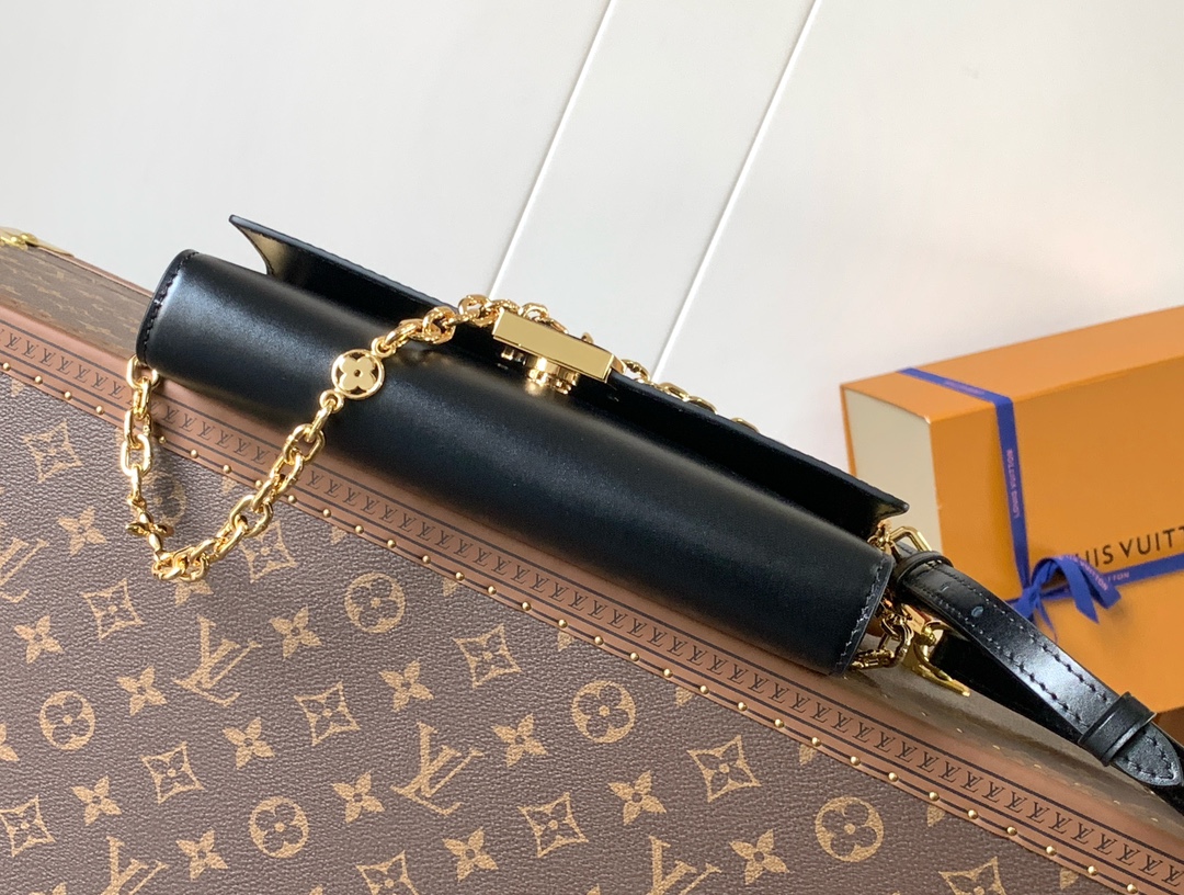 LV黑色手提包 高仿原單小型斜背包 金鍊肩背包 百搭時尚女用款｜歐美奢侈品精品推薦