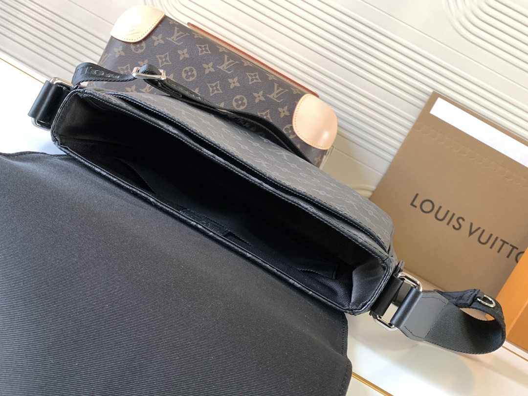 LV郵差包 黑色Monogram高仿斜背包 男士原單復刻款｜歐美奢侈品精品推薦