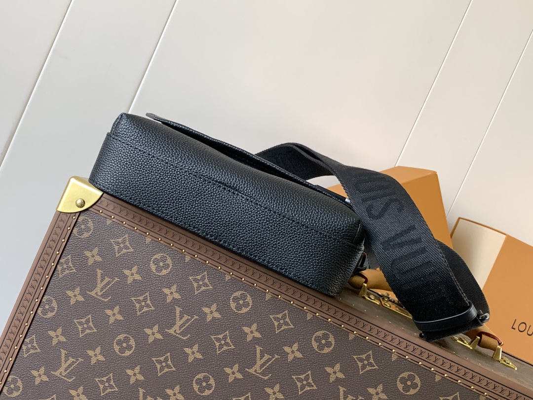 LV黑色郵差包 高仿原單斜背男士小包 肩背真皮復刻款｜歐美奢侈品精品推薦