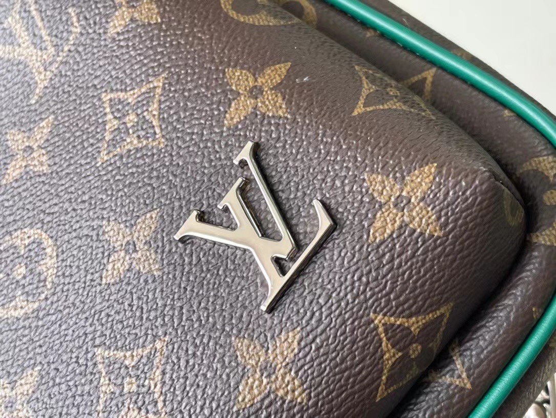 LV斜背胸包 經典Monogram綠邊款 高仿原單男士側背包｜歐美奢侈品精品推薦