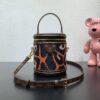LV M13846圓桶包 手提斜背兩用 高仿原單豹紋設計｜歐美奢侈品精品推薦