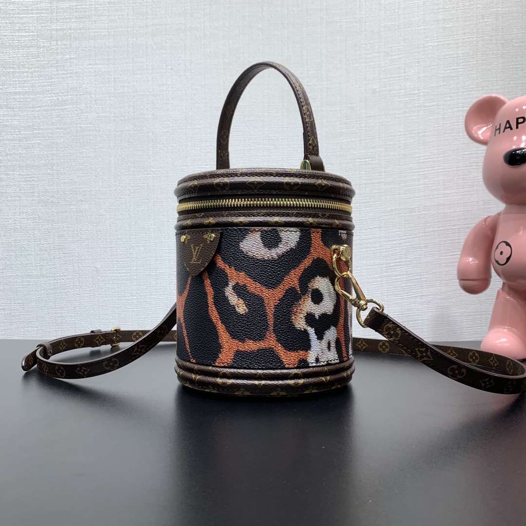 LV M13846圓桶包 手提斜背兩用 高仿原單豹紋設計｜歐美奢侈品精品推薦