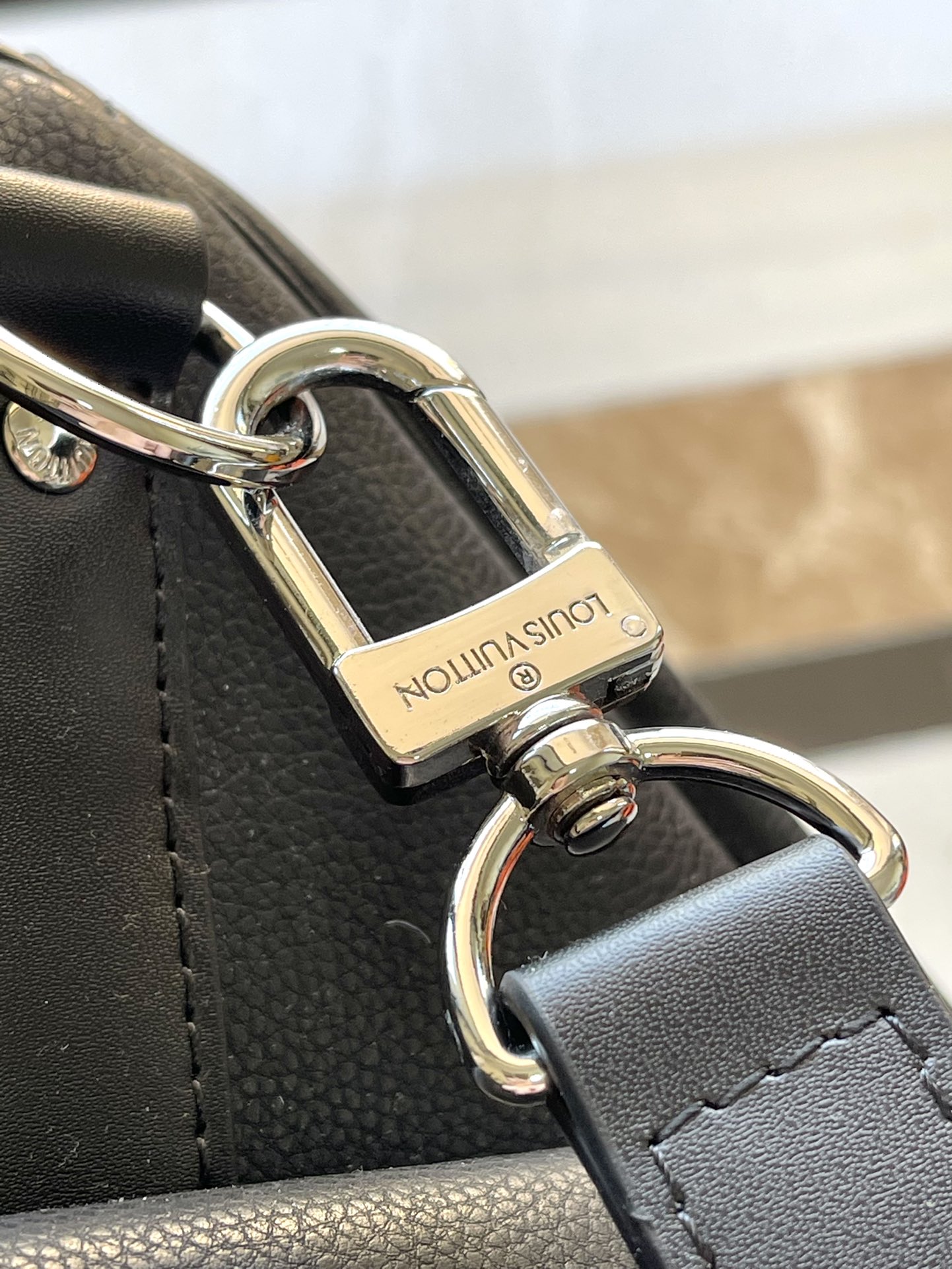 LV一比一旅行袋灰綠帆布配皮革設計大容量出遊首選｜歐美奢侈品精品推薦
