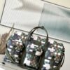 LV精品仿製迷彩方格郵差包潮流斜背款軍事風格設計｜歐美奢侈品精品推薦