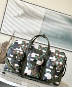 LV精品仿製迷彩方格郵差包潮流斜背款軍事風格設計