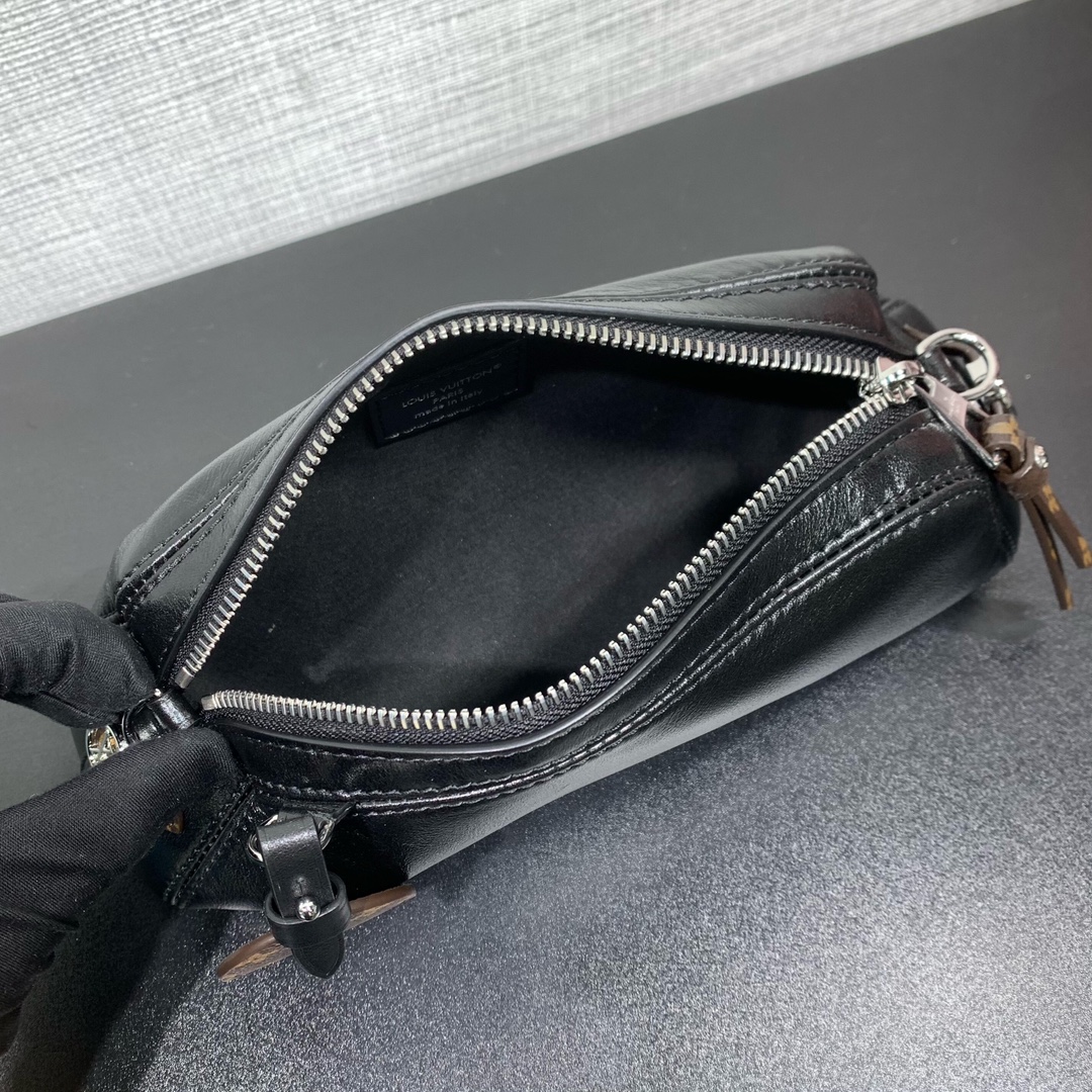 LV高仿黑色鏈條包男用小型斜背款多用途休閒精品推薦｜歐美奢侈品精品推薦
