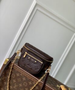 LV頂級原單迷你斜背包壓紋牛皮配金鍊輕巧多夾層款