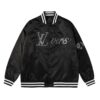 LV高仿黑色亮面棒球外套 鑽飾Logo字母設計款|超A仿原單精品圖片 3 LV高仿黑色亮面棒球外套 鑽飾Logo字母設計款|歐美奢侈品精品推薦