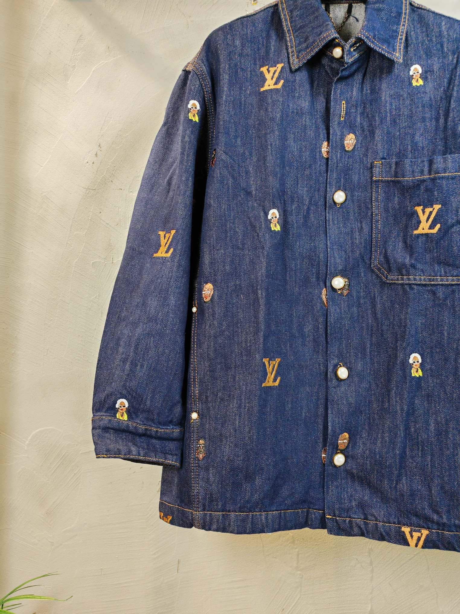 LV高仿刺繡Logo牛仔外套 男士休閒寬版夾克上衣｜歐美奢侈品精品推薦