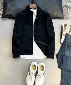 LV高仿壓紋Monogram立領拉鍊外套 黑色休閒運動風夾克