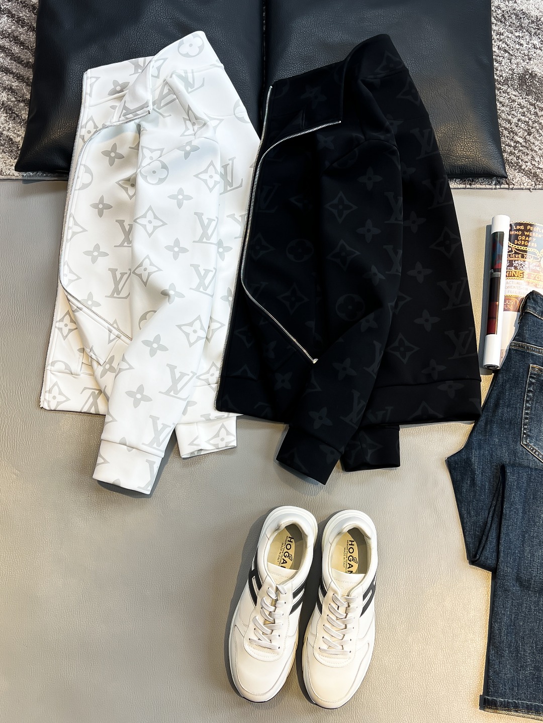 LV高仿壓紋Monogram立領拉鍊外套 黑色休閒運動風夾克｜歐美奢侈品精品推薦