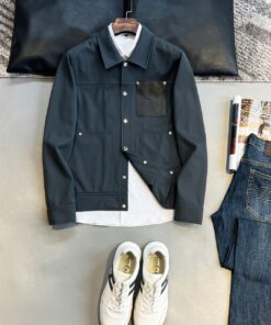 LV高仿墨灰皮革口袋外套 Monogram壓紋拼接男士夾克