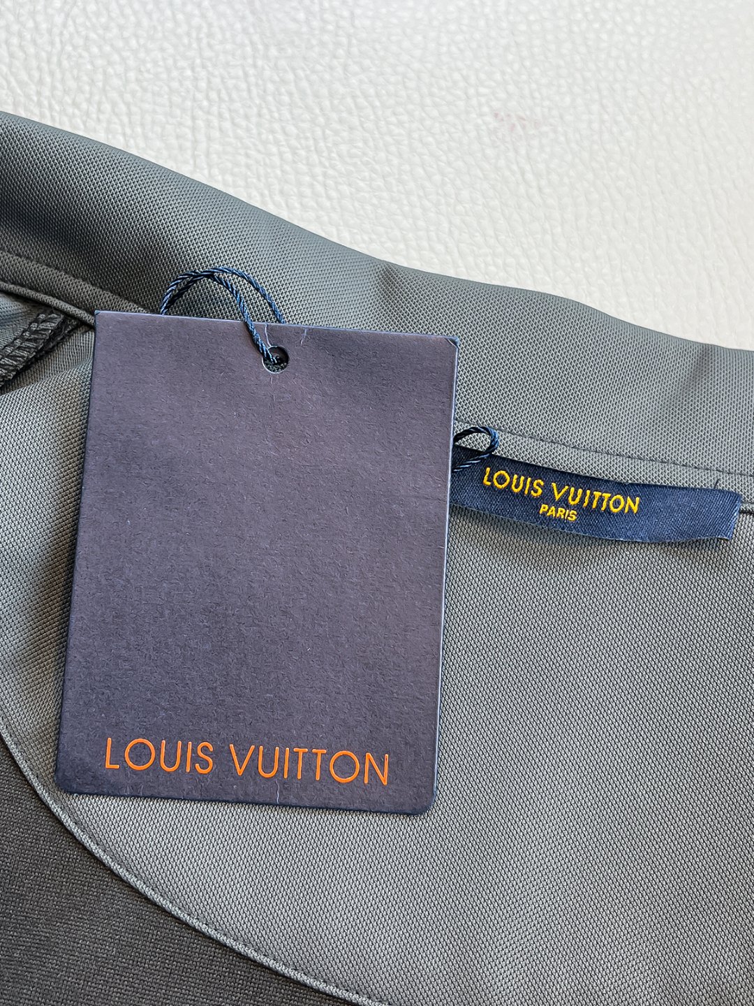 LV高仿墨灰皮革口袋外套 Monogram壓紋拼接男士夾克｜歐美奢侈品精品推薦