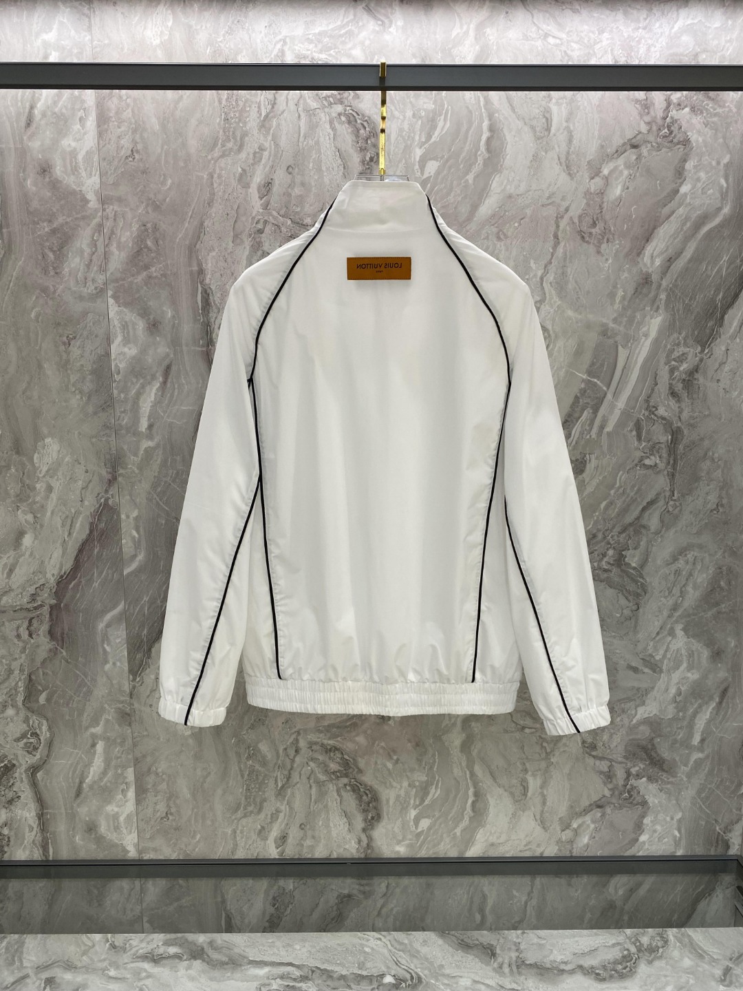 LV高仿白色防風外套 輕薄連帽立領運動夾克 男士休閒風衣｜歐美奢侈品精品推薦