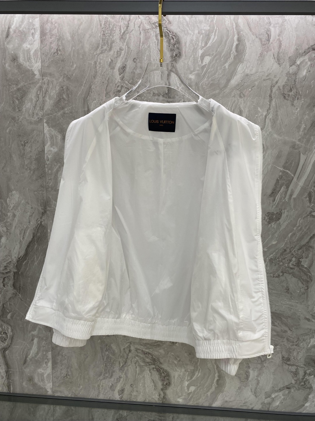 LV高仿白色防風外套 輕薄連帽立領運動夾克 男士休閒風衣｜歐美奢侈品精品推薦