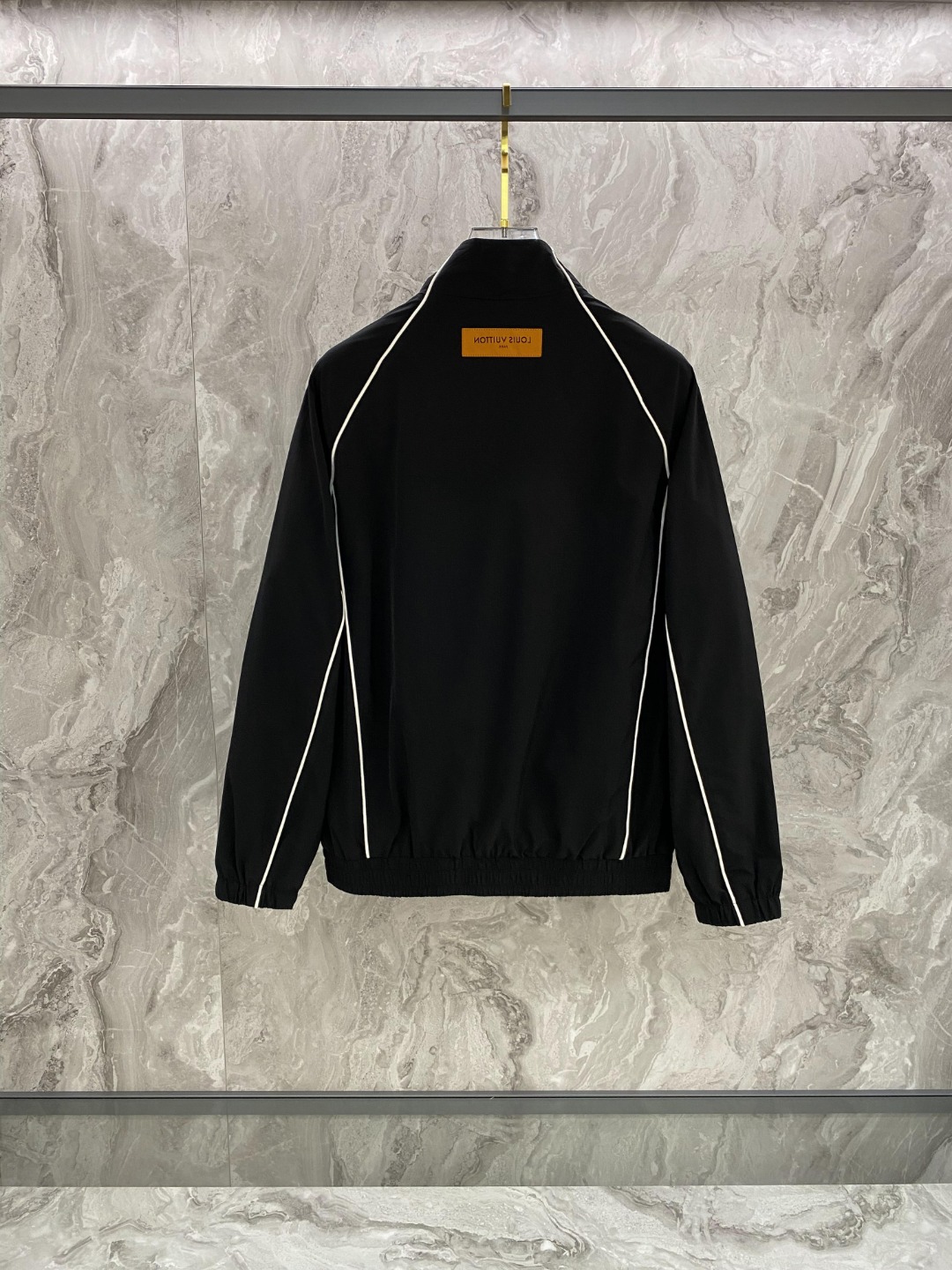 LV高仿黑色防風外套 男款輕薄連帽夾克 運動風拉鍊外套｜歐美奢侈品精品推薦