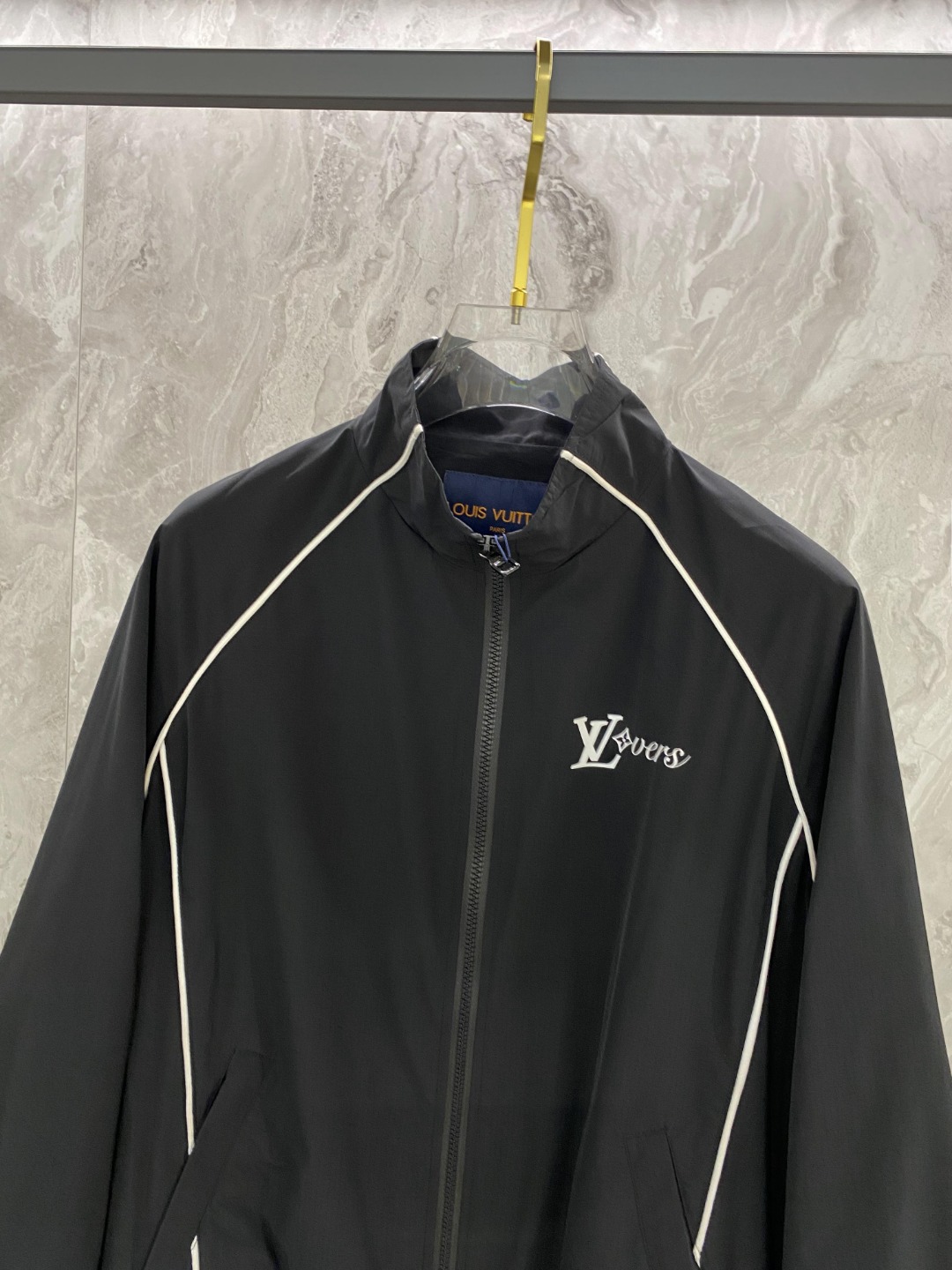 LV高仿黑色防風外套 男款輕薄連帽夾克 運動風拉鍊外套｜歐美奢侈品精品推薦
