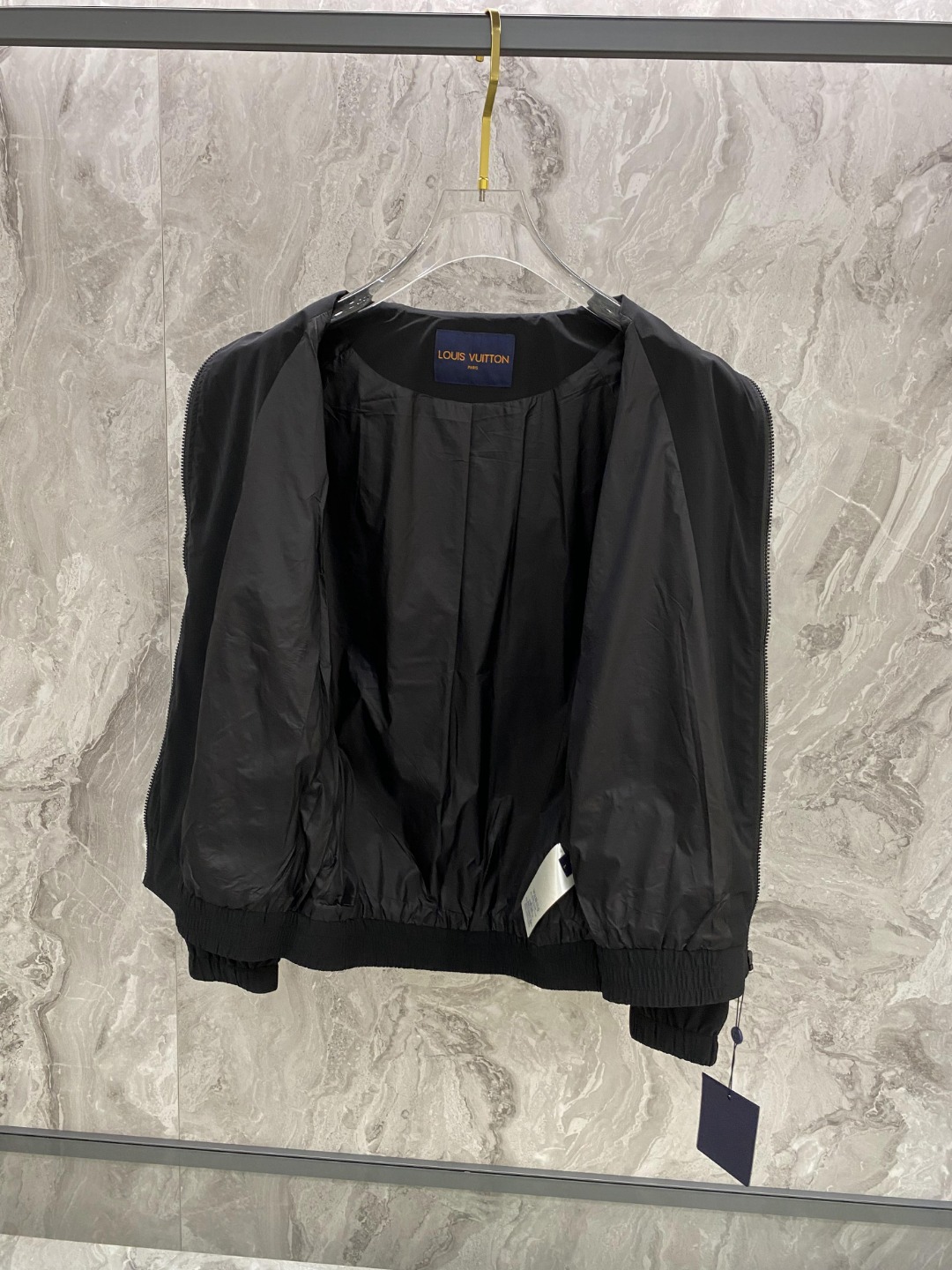LV高仿黑色防風外套 男款輕薄連帽夾克 運動風拉鍊外套｜歐美奢侈品精品推薦