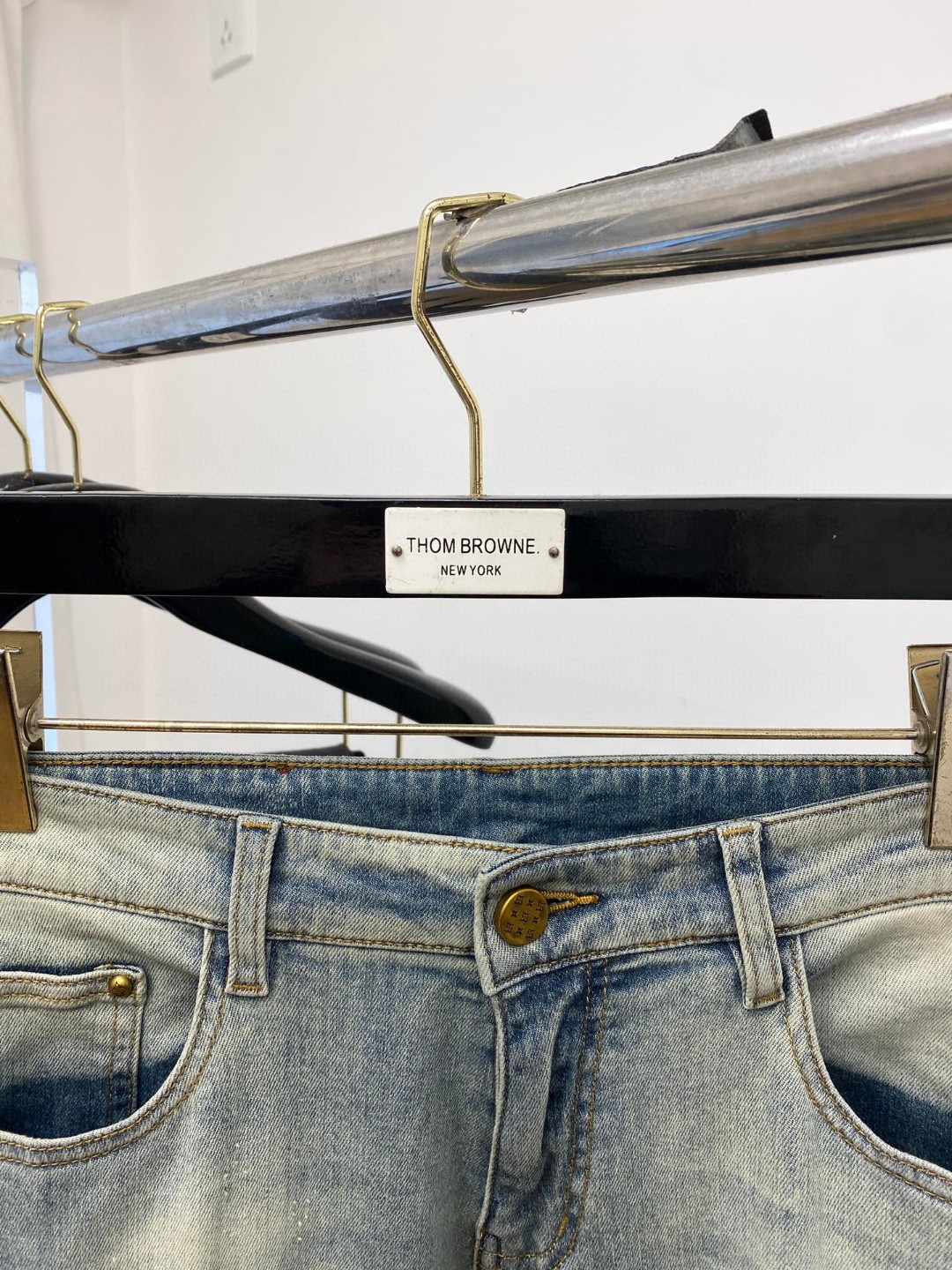 LV高仿男士水洗牛仔褲 後袋老花刺繡精品丹寧長褲｜歐美奢侈品精品推薦