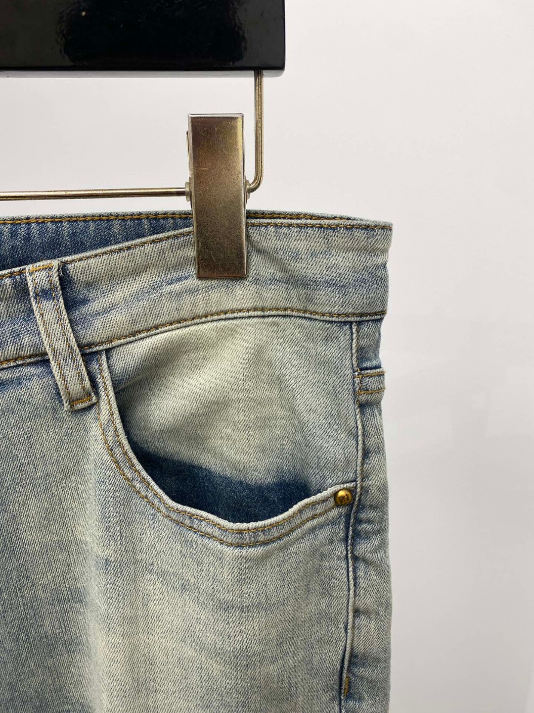 LV高仿男士水洗牛仔褲 後袋老花刺繡精品丹寧長褲｜歐美奢侈品精品推薦