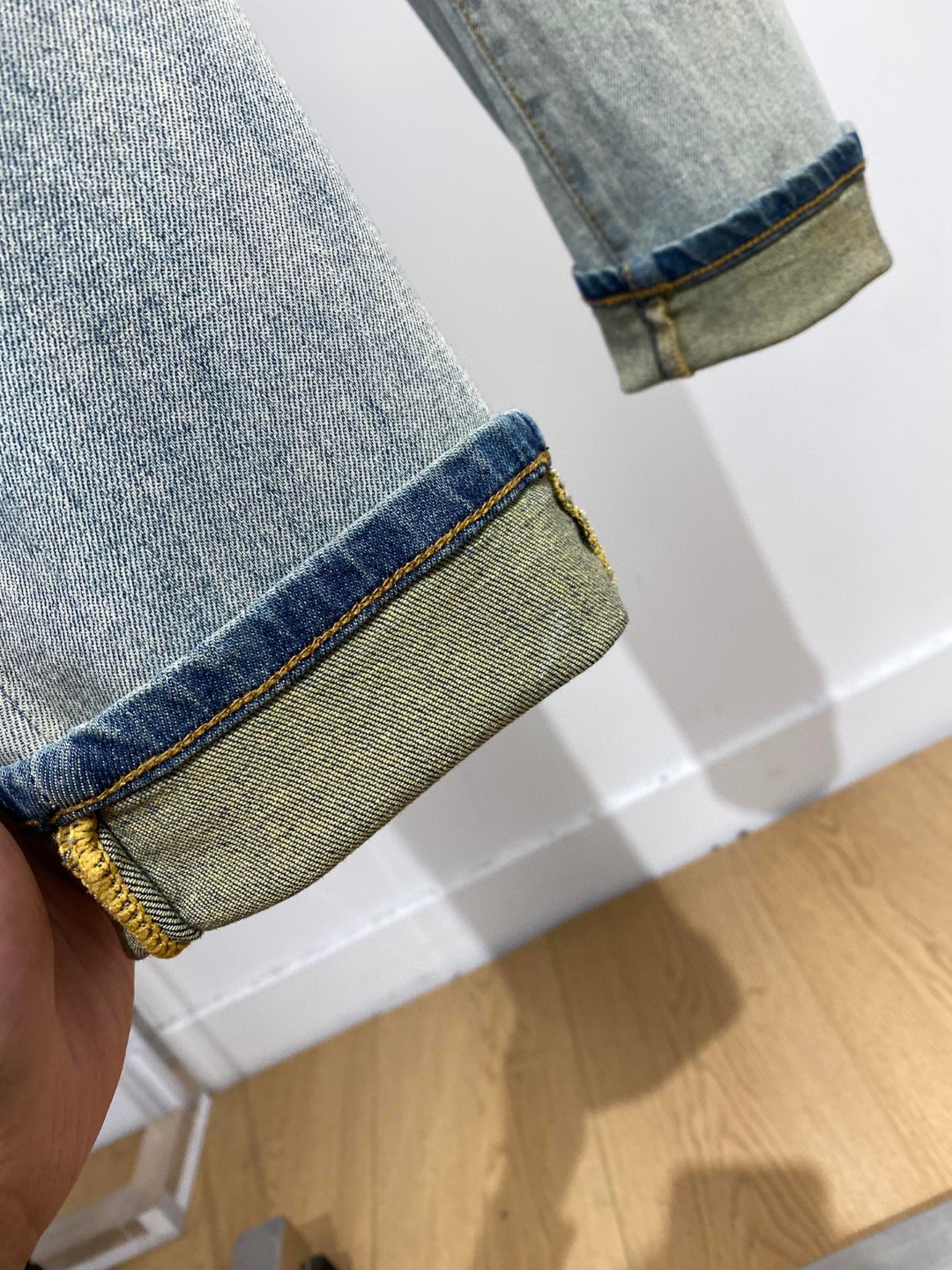 LV高仿男士水洗牛仔褲 後袋老花刺繡精品丹寧長褲|超A仿原單精品圖片 13 LV高仿男士水洗牛仔褲 後袋老花刺繡精品丹寧長褲|歐美奢侈品精品推薦