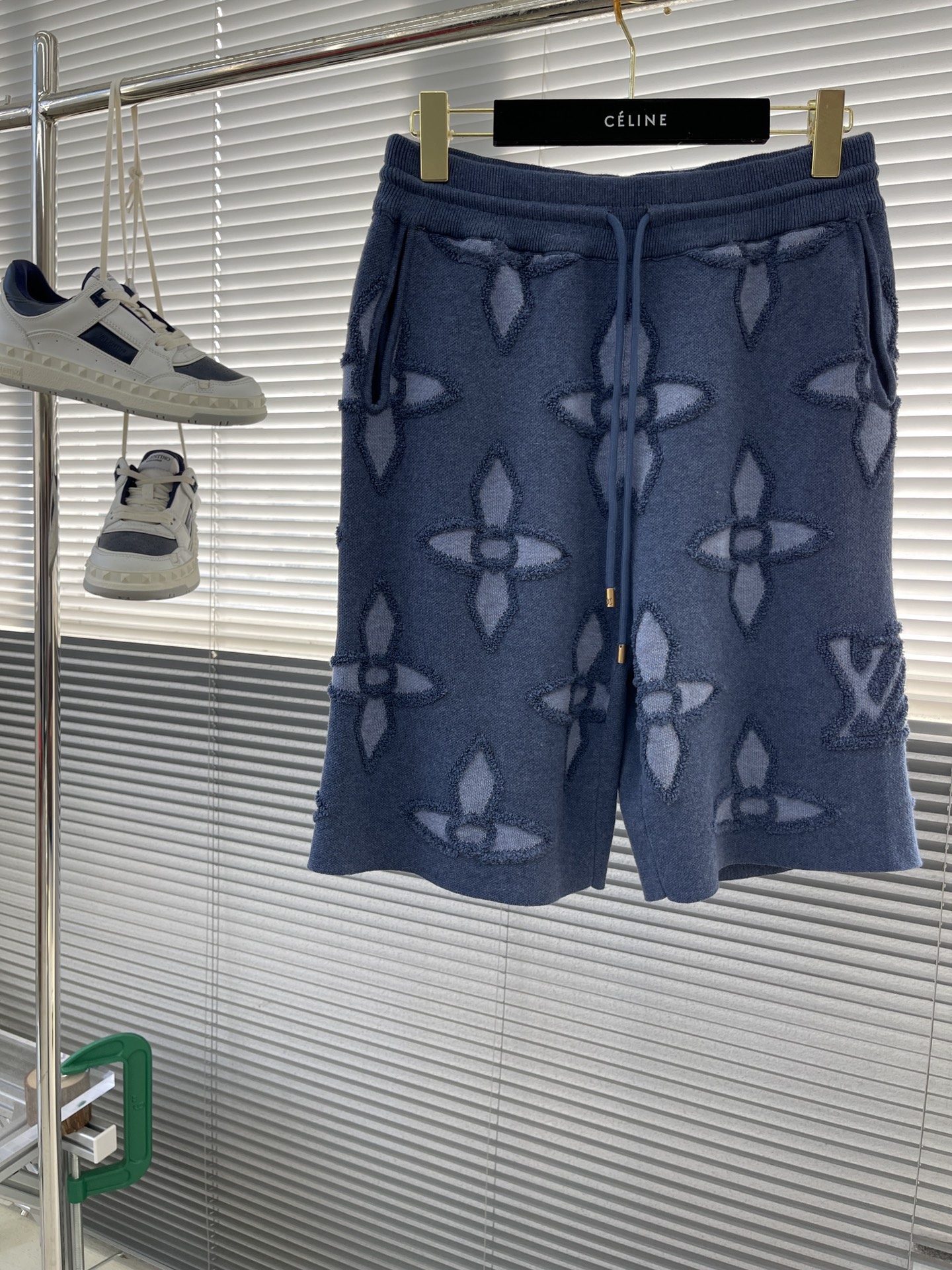 LV高仿花卉短褲設計感出眾 百搭休閒短褲必備款｜歐美奢侈品精品推薦