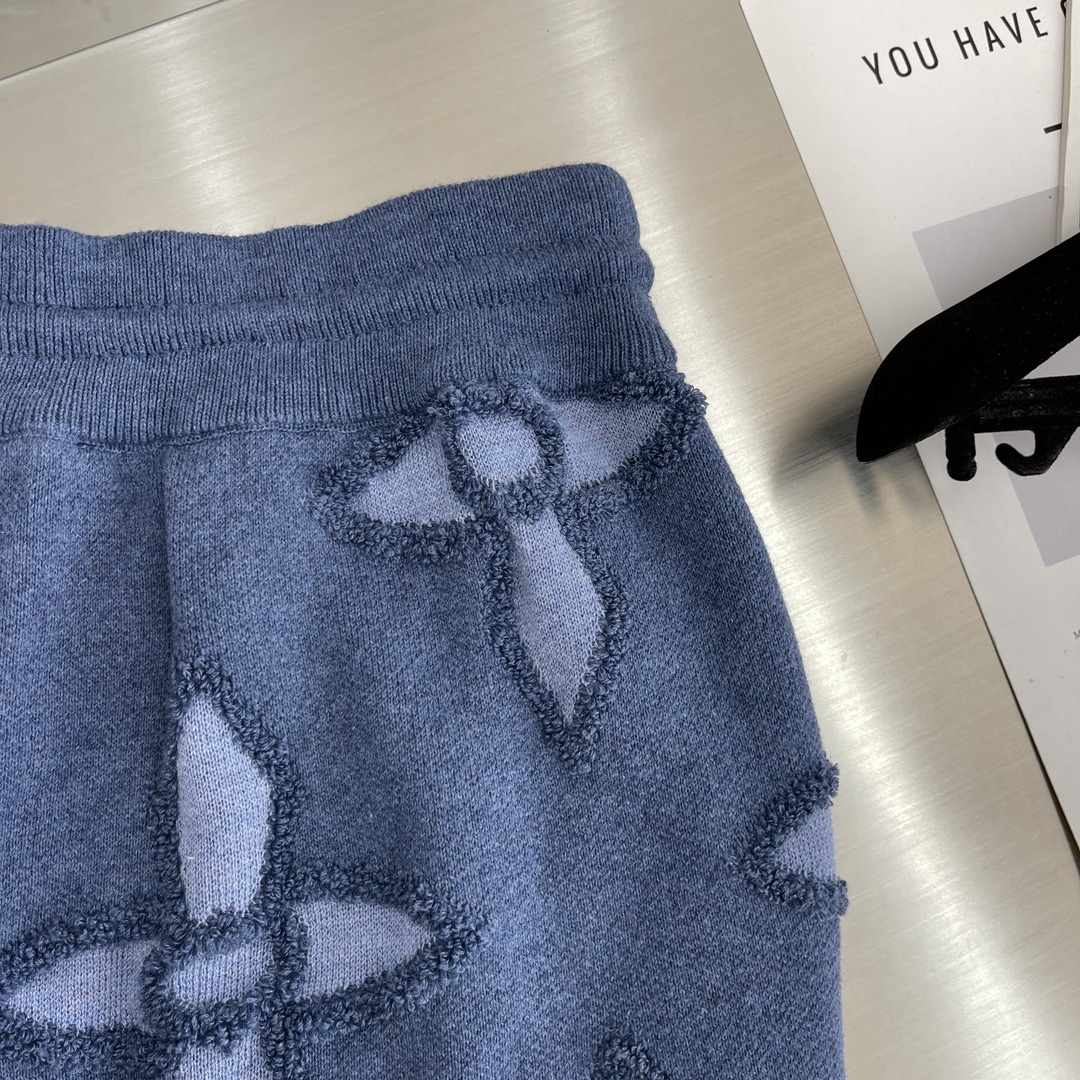 LV高仿花卉短褲設計感出眾 百搭休閒短褲必備款｜歐美奢侈品精品推薦