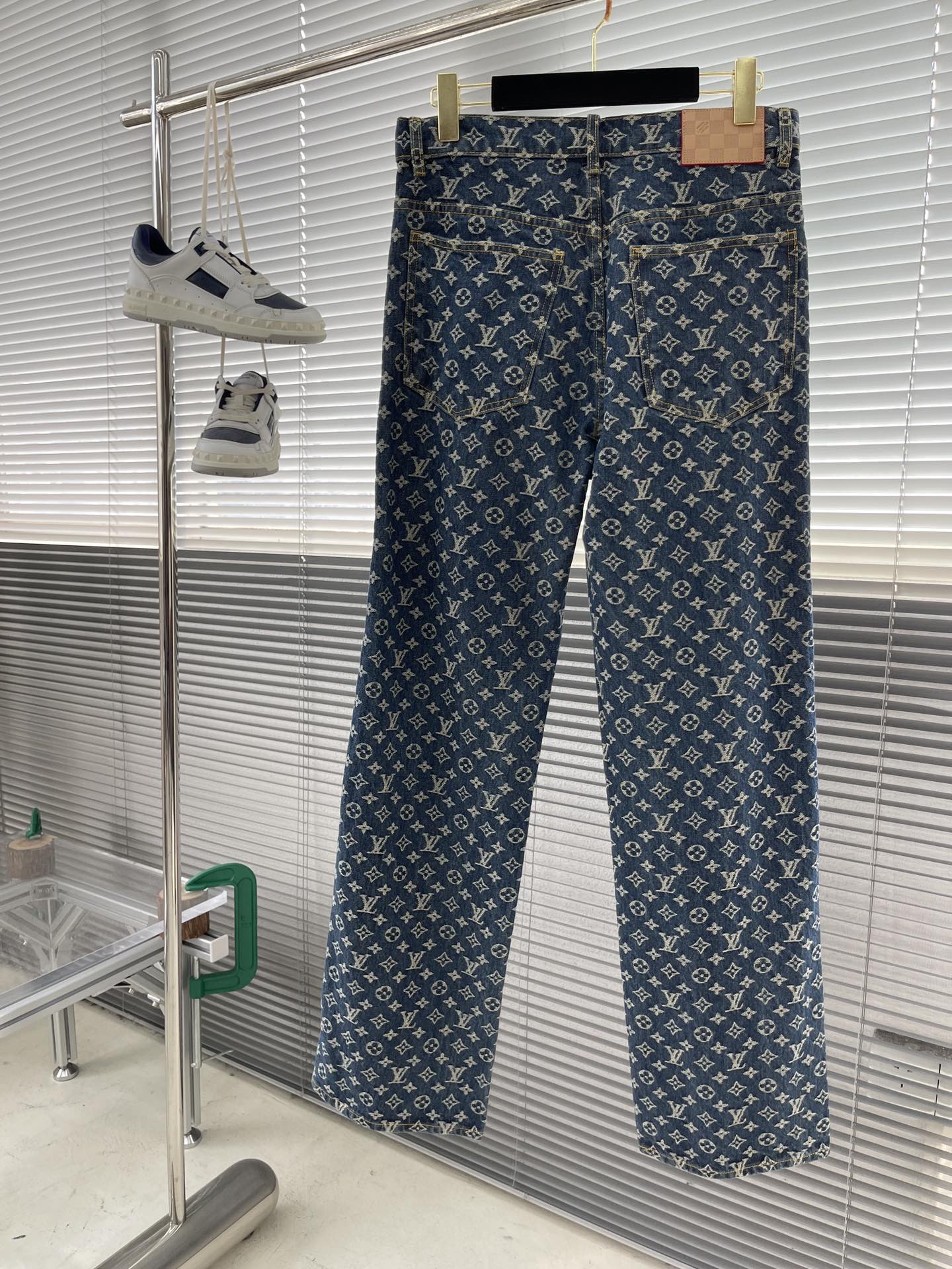 LV高仿水洗丹寧提花牛仔褲 潮流復古街頭百搭款｜歐美奢侈品精品推薦