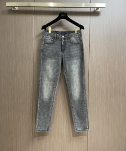 LV高仿灰黑牛仔褲 小Logo後袋設計 男士合身水洗長褲