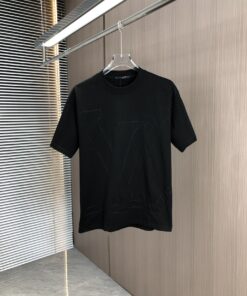 LV高仿黑色壓紋大V短袖 簡約街頭風格推薦