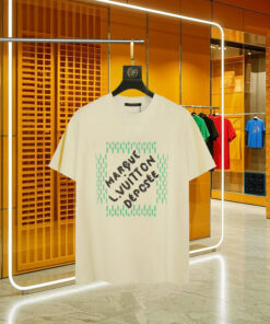 LV高仿米白印花短T 趣味圖騰設計感夏季推薦