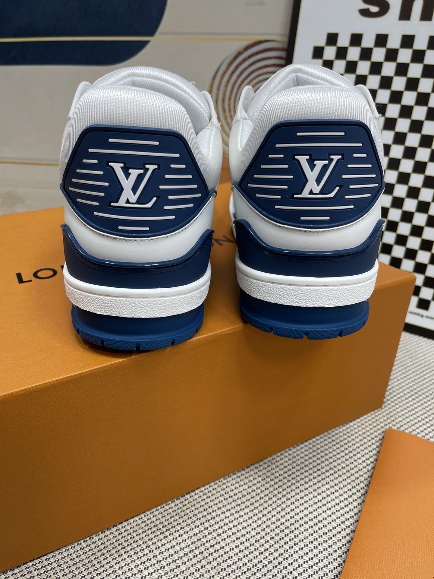 LV高仿白藍配色運動鞋 男款潮流百搭款｜歐美奢侈品精品推薦