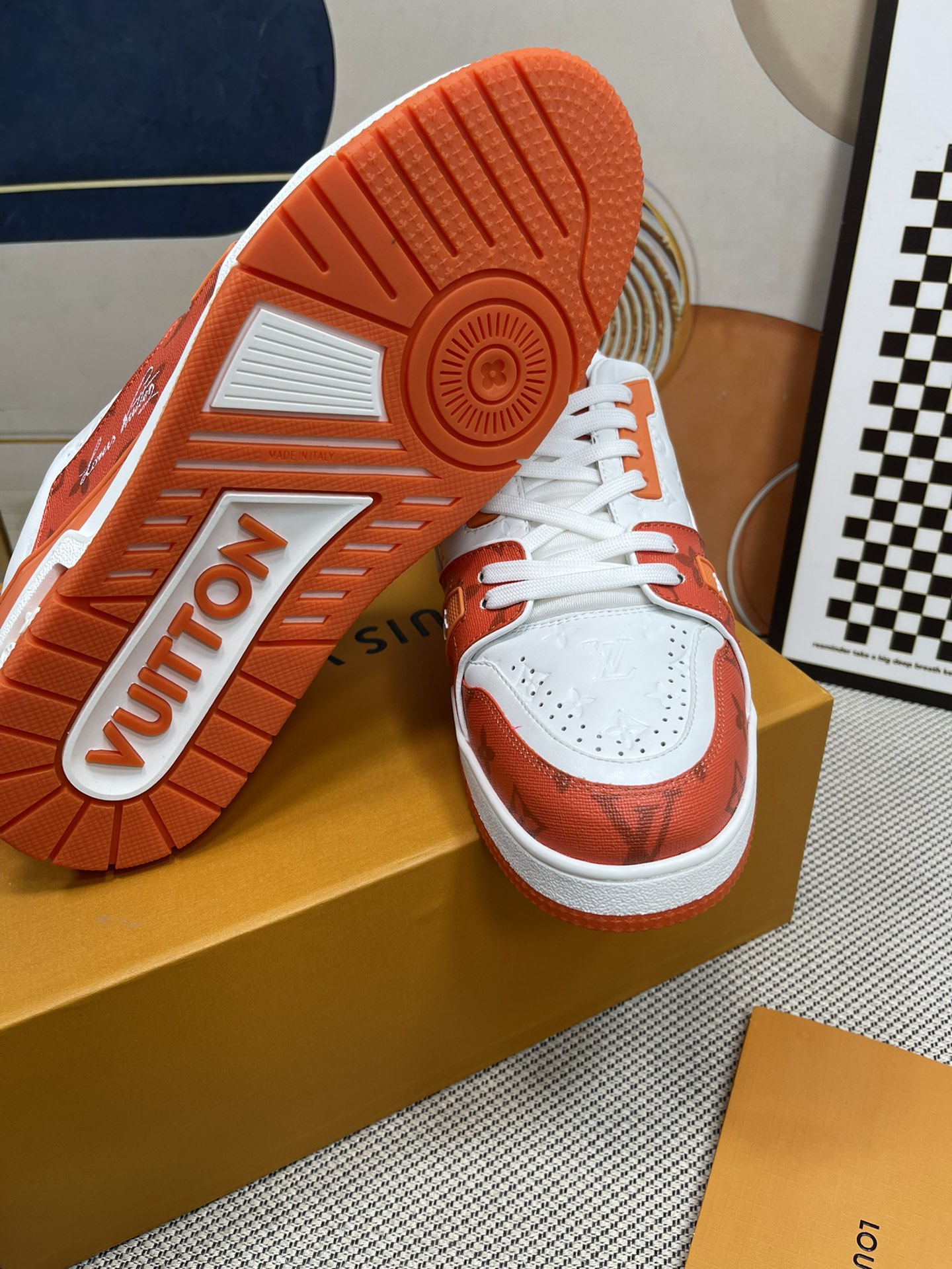 LV高仿白橘配色運動鞋 男款限量復刻版潮鞋｜歐美奢侈品精品推薦