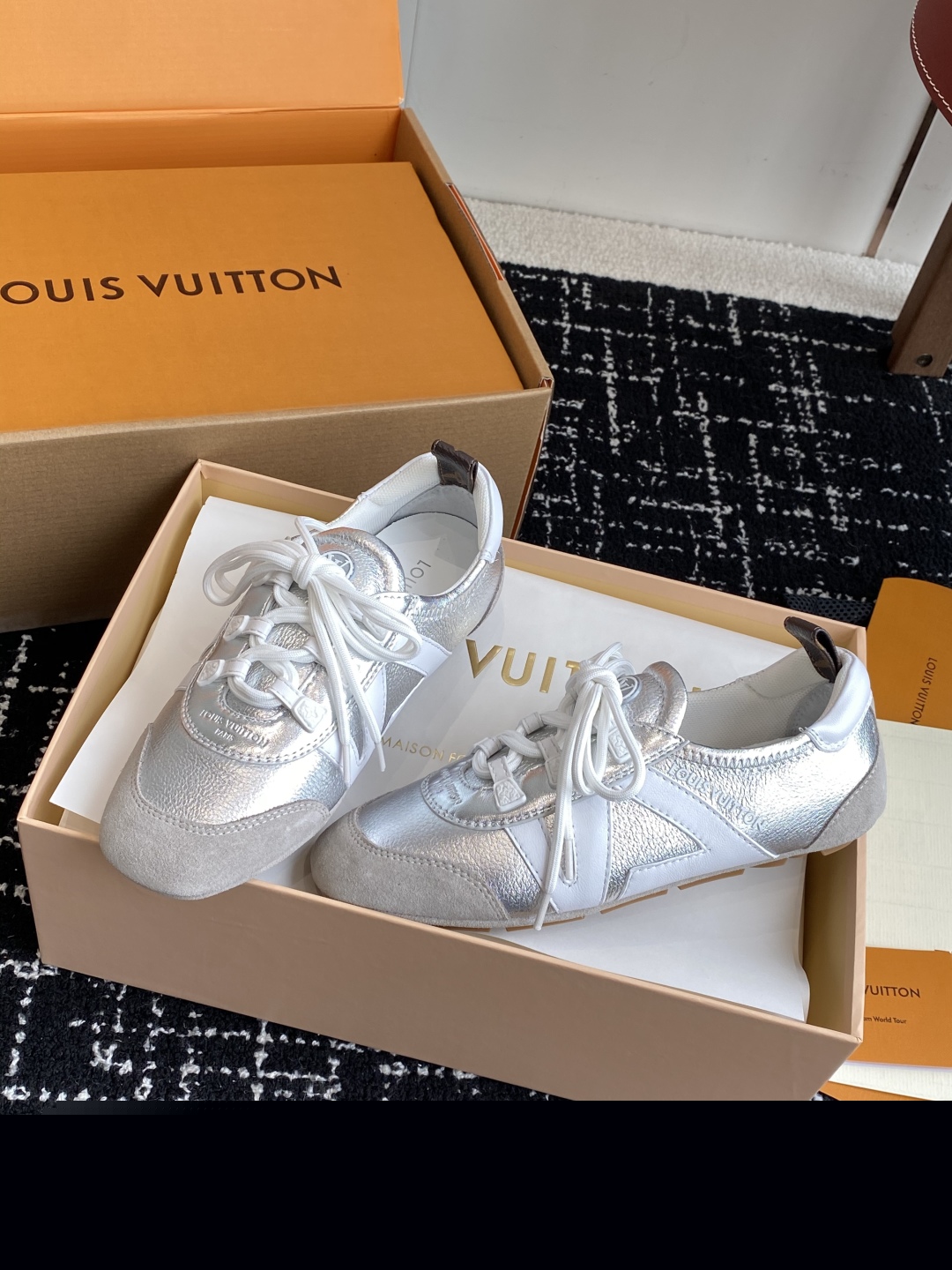 LV高仿Sneakerina芭蕾鞋銀灰色春夏時尚百搭款｜歐美奢侈品精品推薦