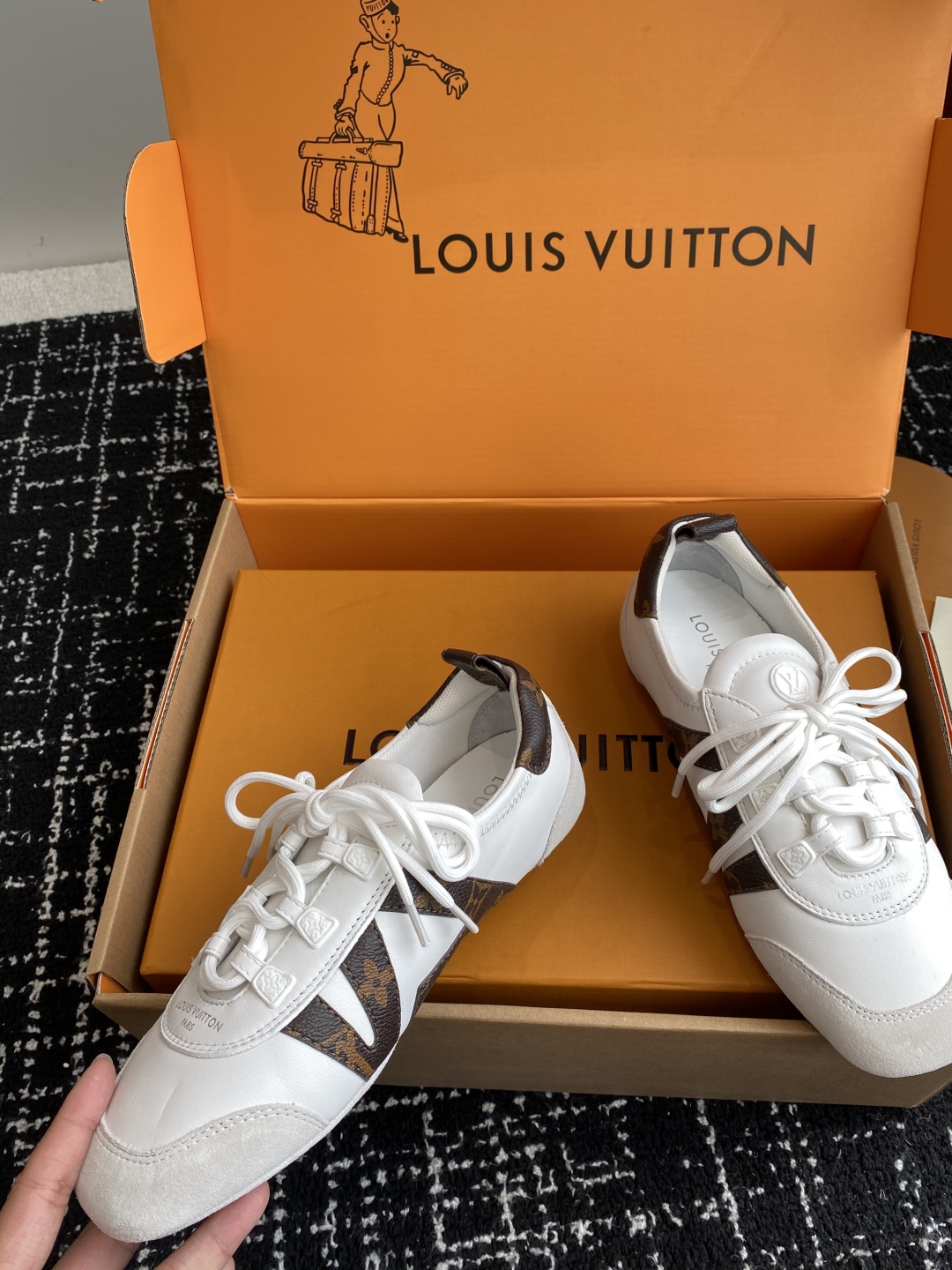 LV原單級Sneakerina白銀芭蕾鞋氣質穿搭亮眼選擇