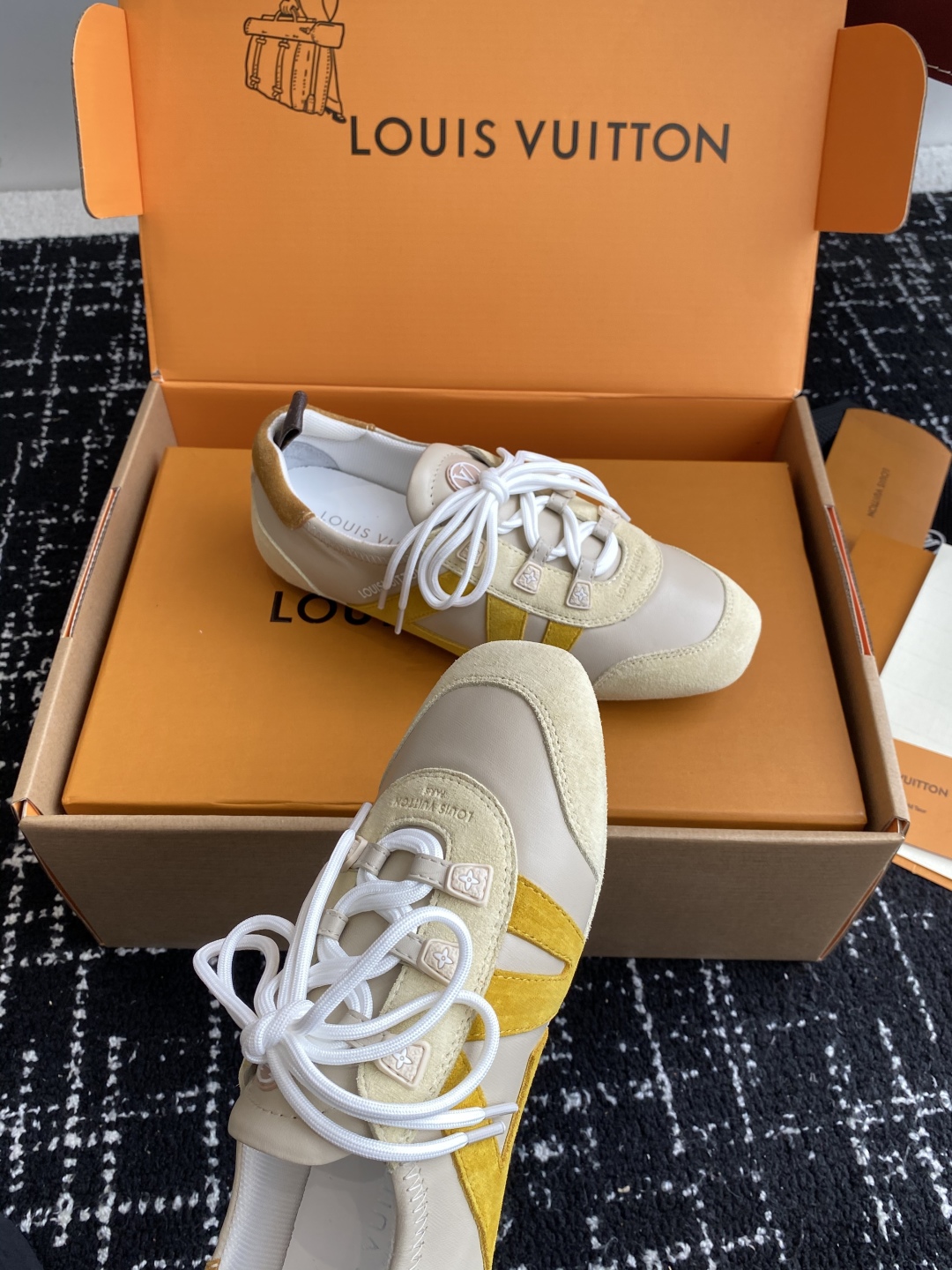 LV奢侈品復刻版Sneakerina芭蕾鞋亮黃色明亮出眾｜歐美奢侈品精品推薦