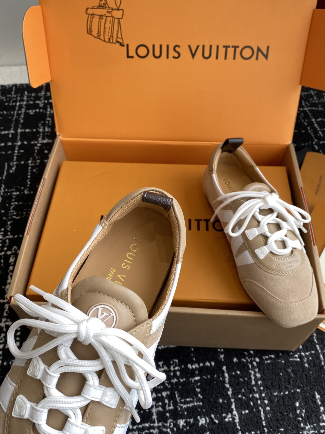 LV精品復刻Sneakerina芭蕾鞋卡其色復古文青風｜歐美奢侈品精品推薦