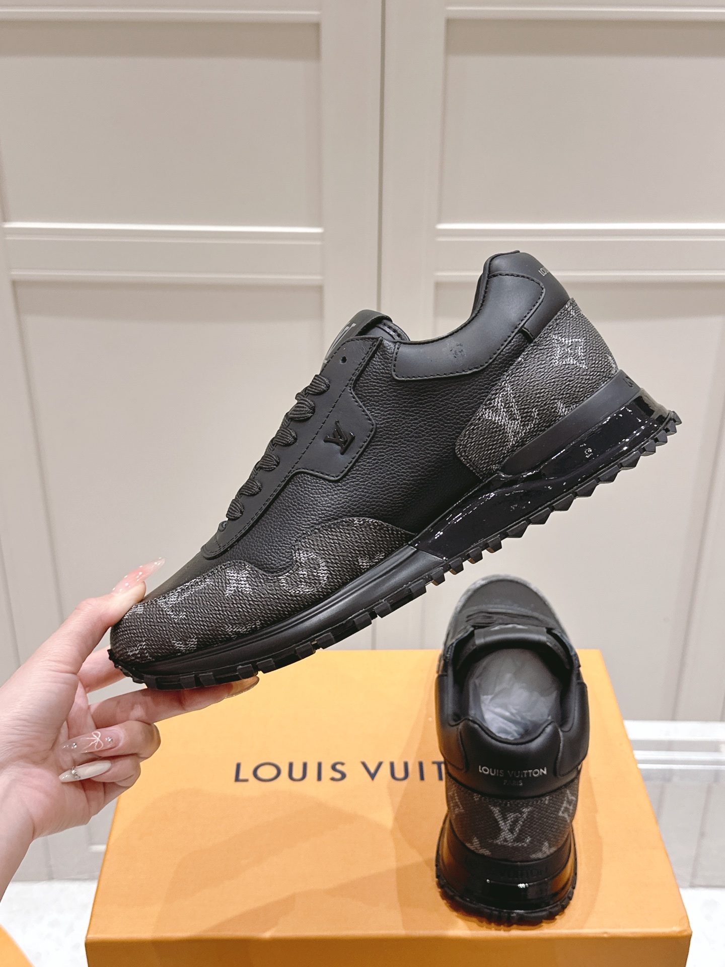 LV頂級復刻Run Away 黑色老花男鞋 潮流必備款式｜歐美奢侈品精品推薦