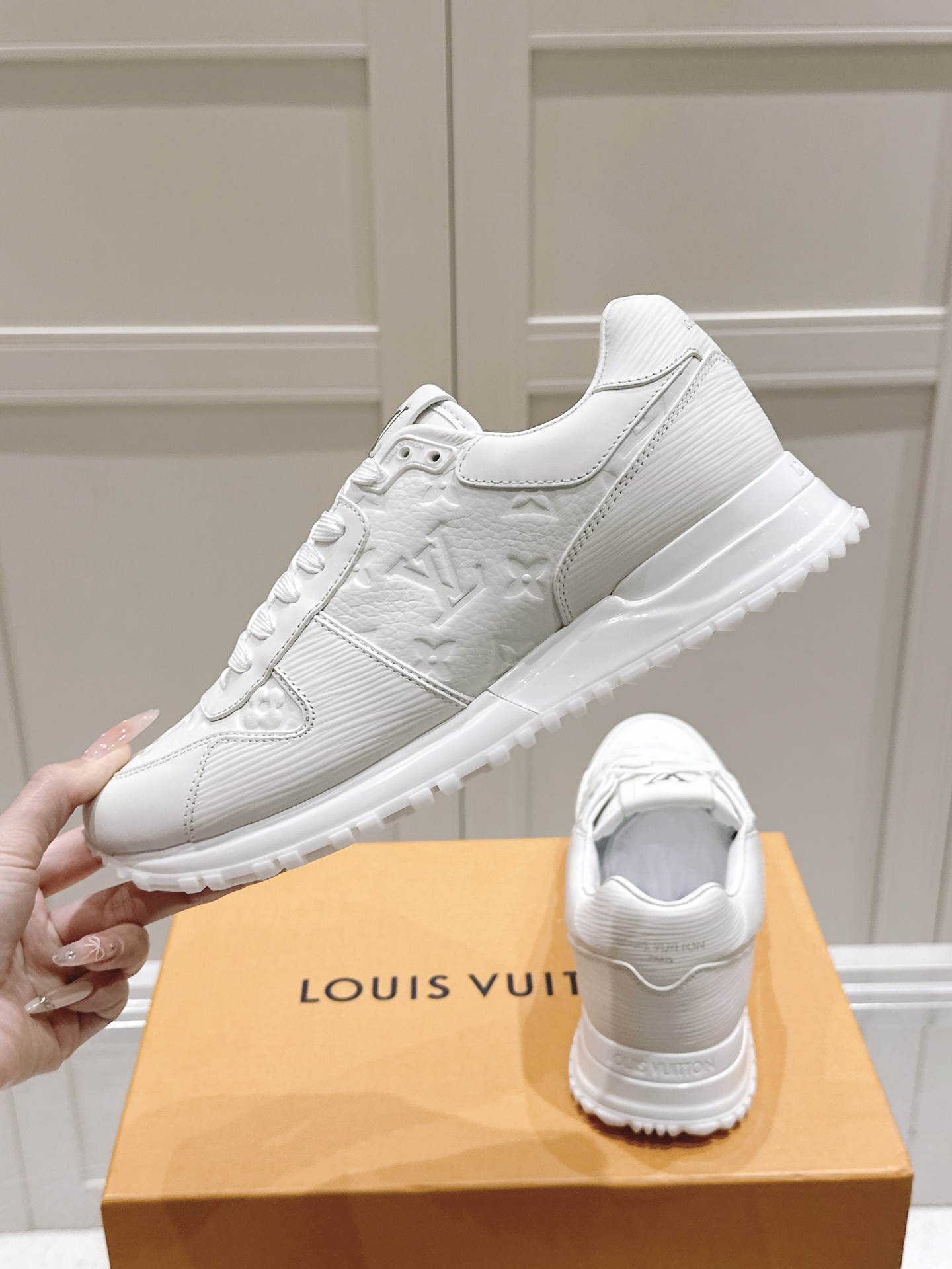 LV原廠復刻Run Away 白色真皮運動鞋 男士必備百搭款｜歐美奢侈品精品推薦