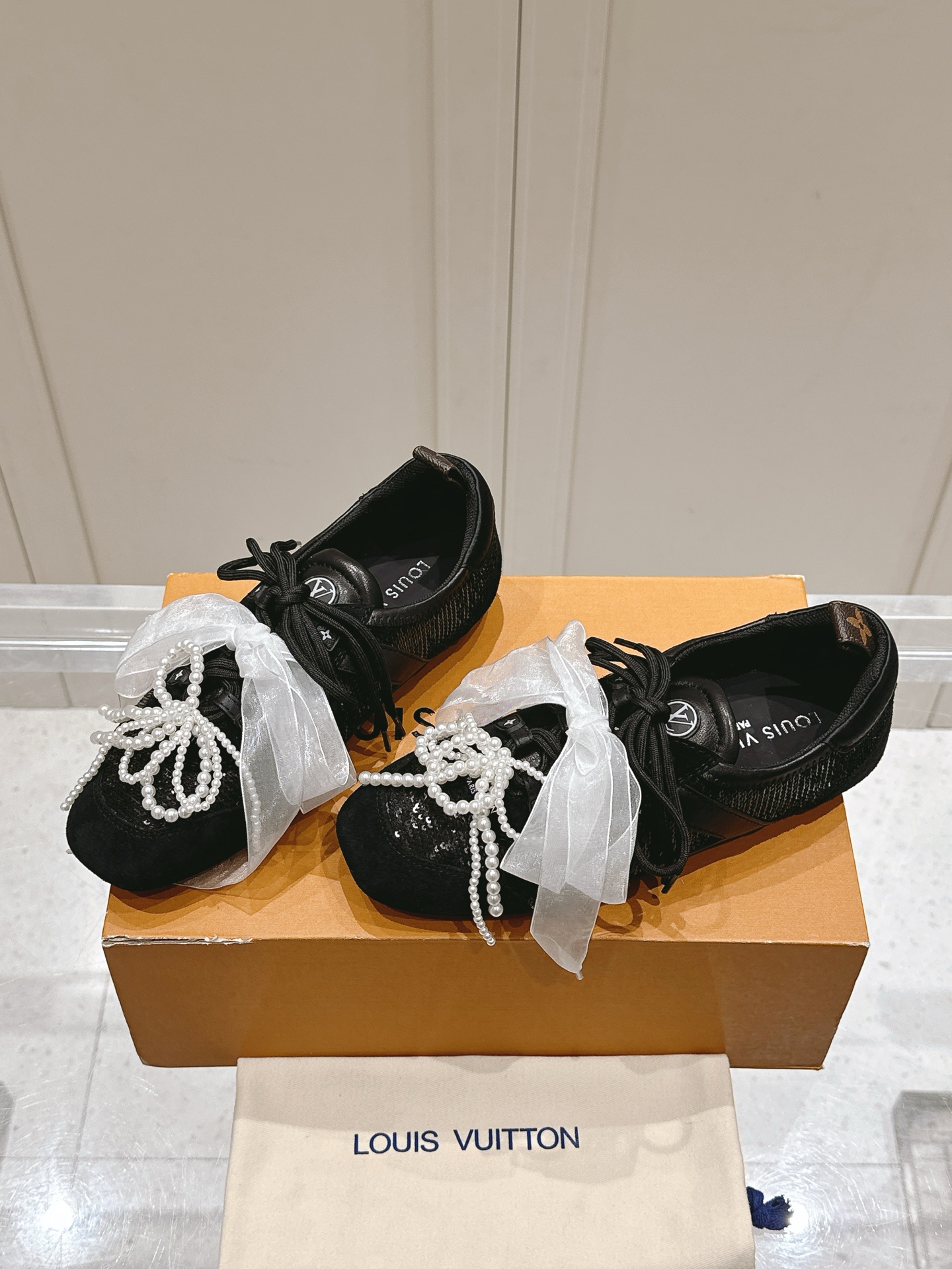 LV頂級高仿Sneakerina芭蕾運動鞋 白灰拼接設計 女款新作｜歐美奢侈品精品推薦