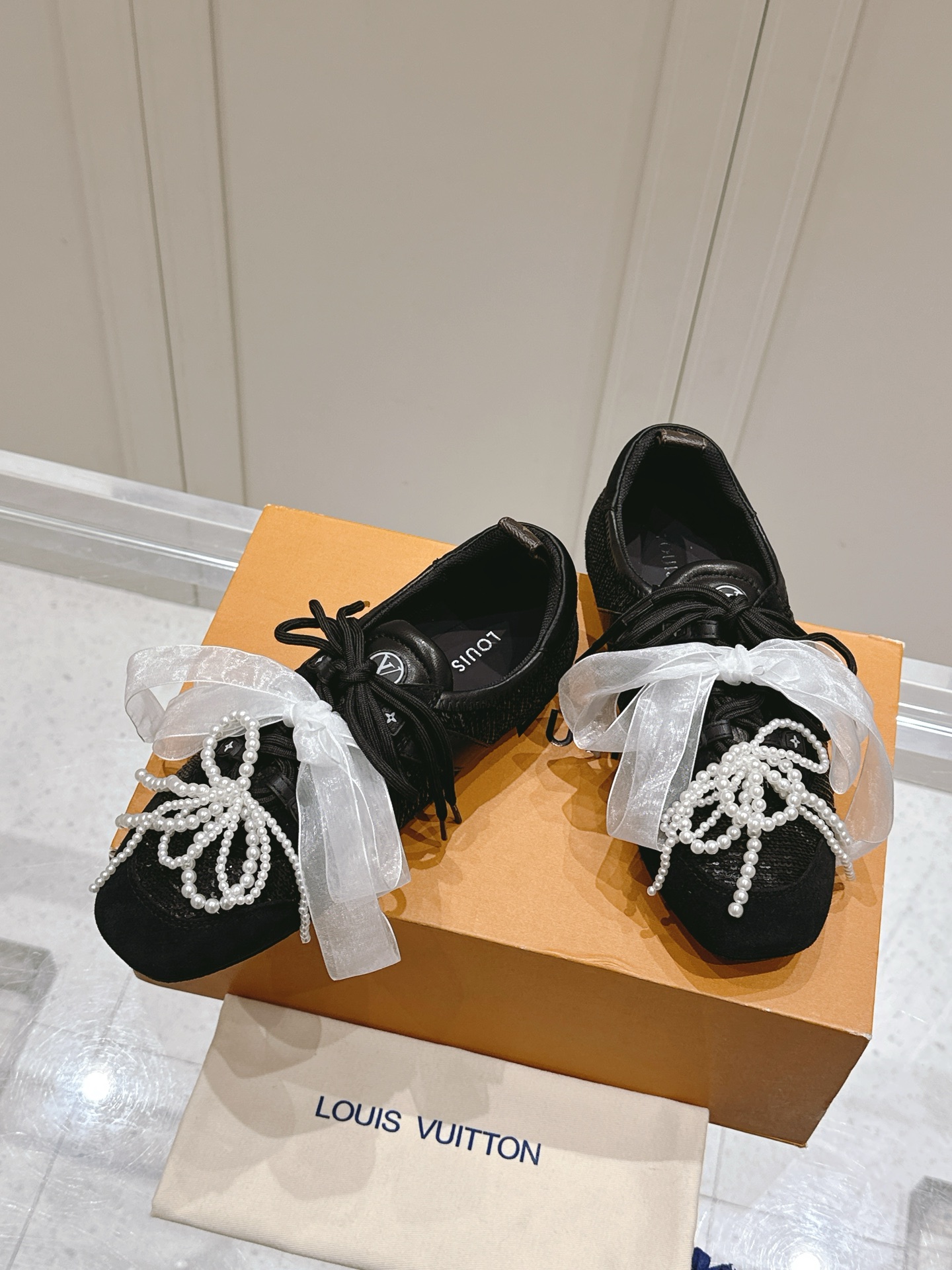 LV頂級高仿Sneakerina芭蕾運動鞋 白灰拼接設計 女款新作｜歐美奢侈品精品推薦