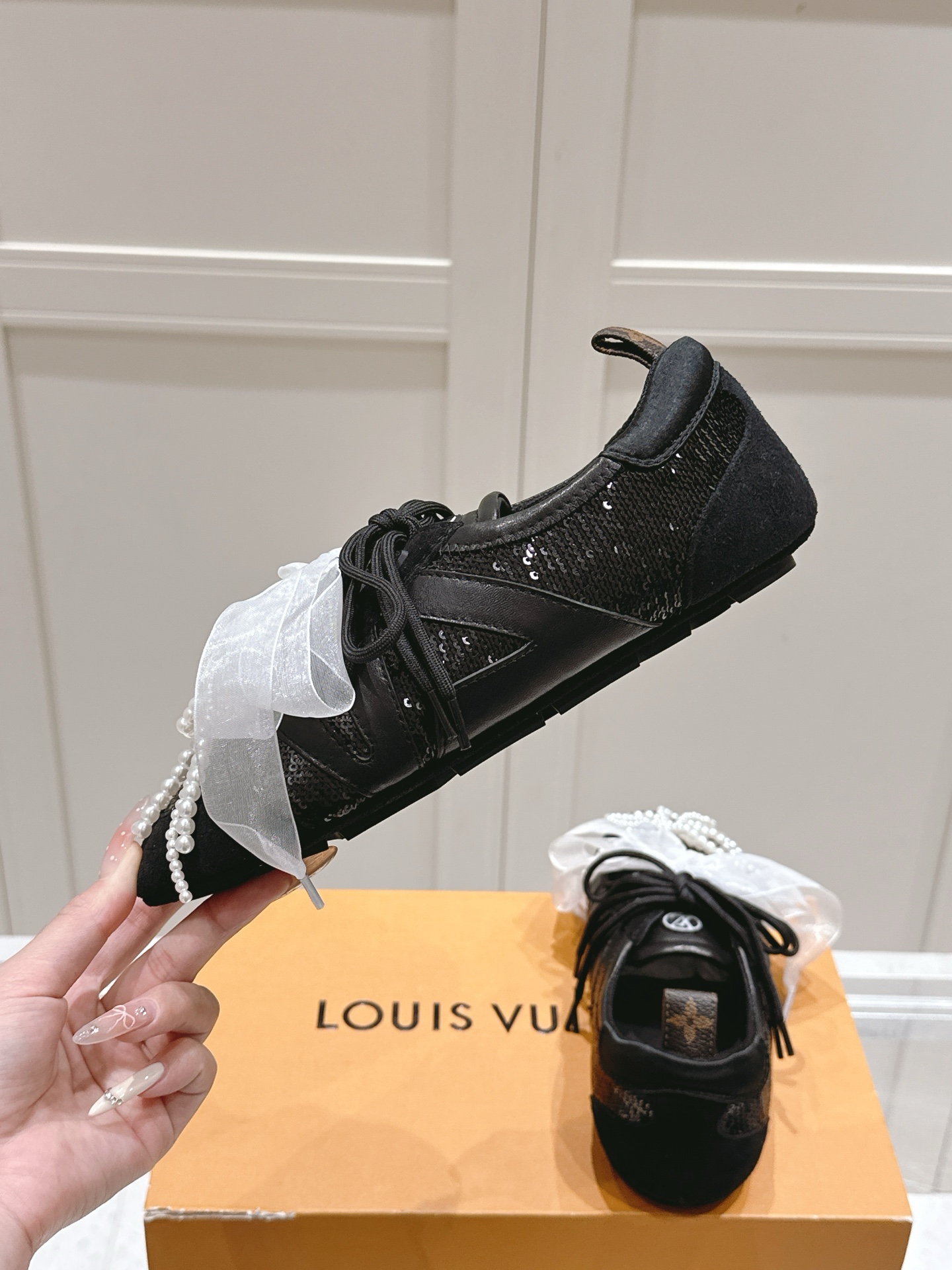 LV頂級高仿Sneakerina芭蕾運動鞋 白灰拼接設計 女款新作｜歐美奢侈品精品推薦